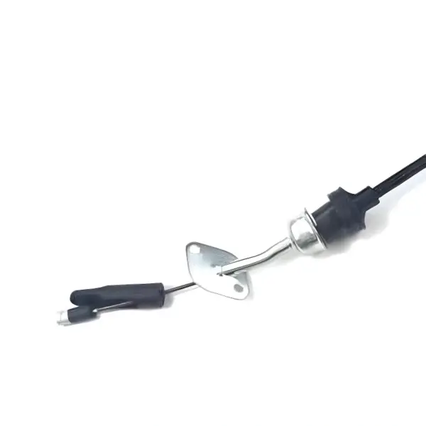 Extremidade do CABO EMBREAGEM FANIA 81131 com suporte metálico e acabamento reforçado.