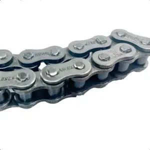 Corrente reforçada do KIT TRANSMISSÃO NAKATA TM10125 mostrando acabamento e resistência.