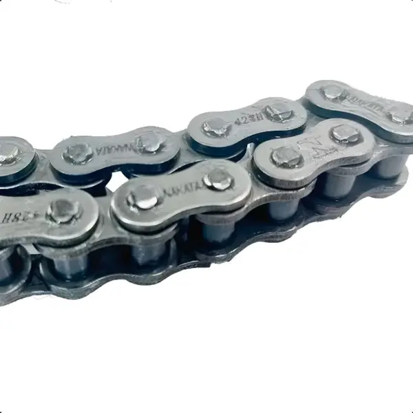 Corrente reforçada do KIT TRANSMISSÃO NAKATA TM10125 mostrando acabamento e resistência.