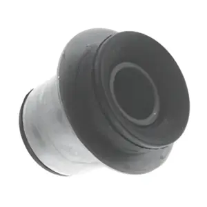 BUCHA AXIOS 121736 bucha da bandeja suspensão traseira em detalhe lateral, acabamento borracha e metal em fundo branco